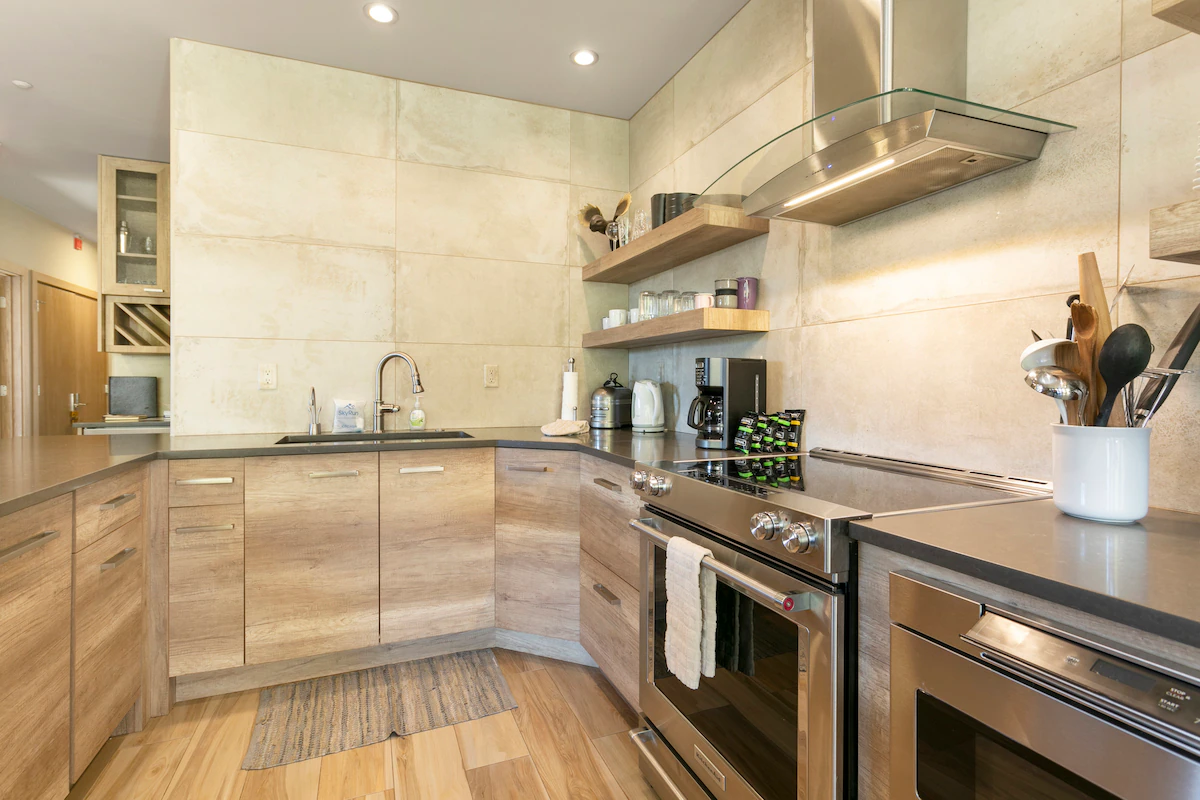 SunVail 24D - Pristine Condo, 2 Hot Tubs & Heated — photo 5