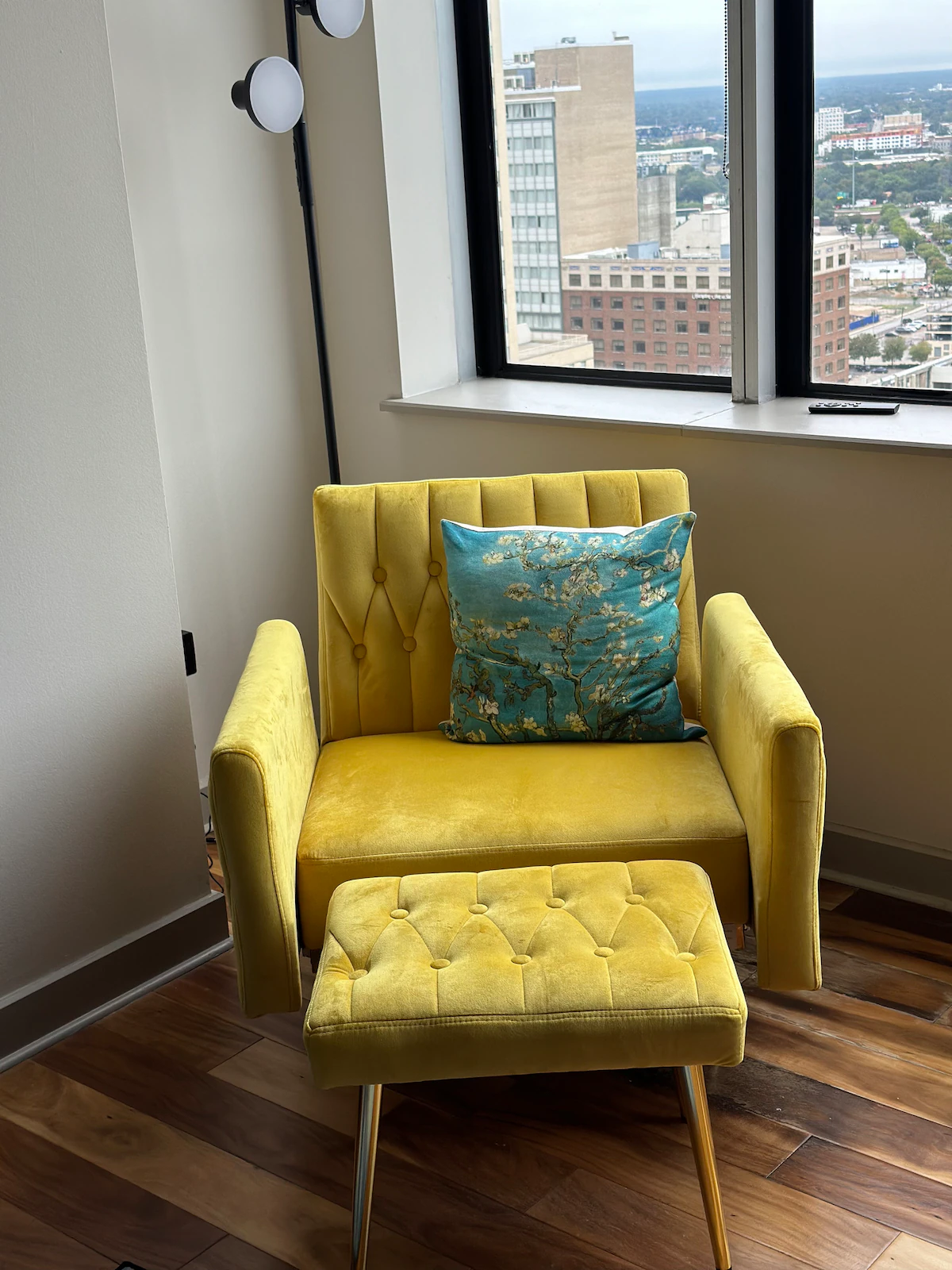 Downtown view, King Bed, Quiet, Free Parking, Pool — photo 4