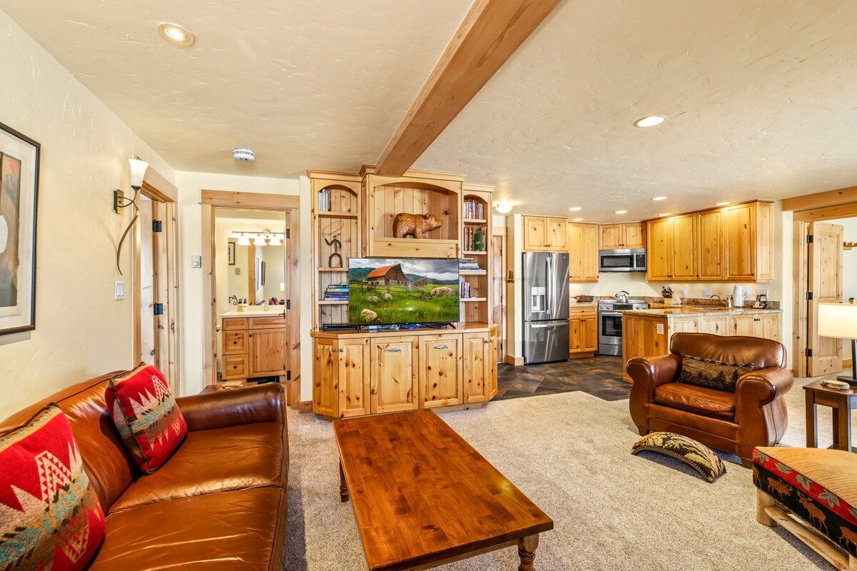 Bear Claw 103 Ski-In/Out Condo + Ski Shuttle! — photo 5