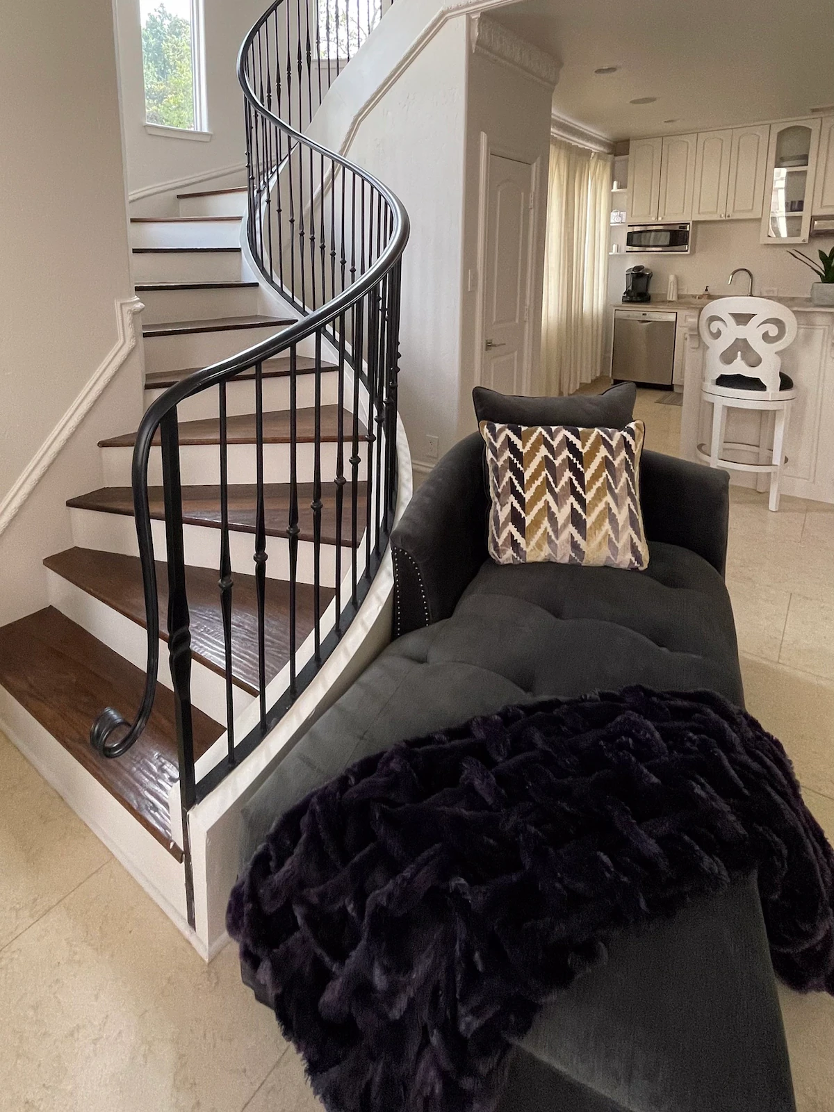 Luxurious Modern Italian Style Guest Home — photo 2