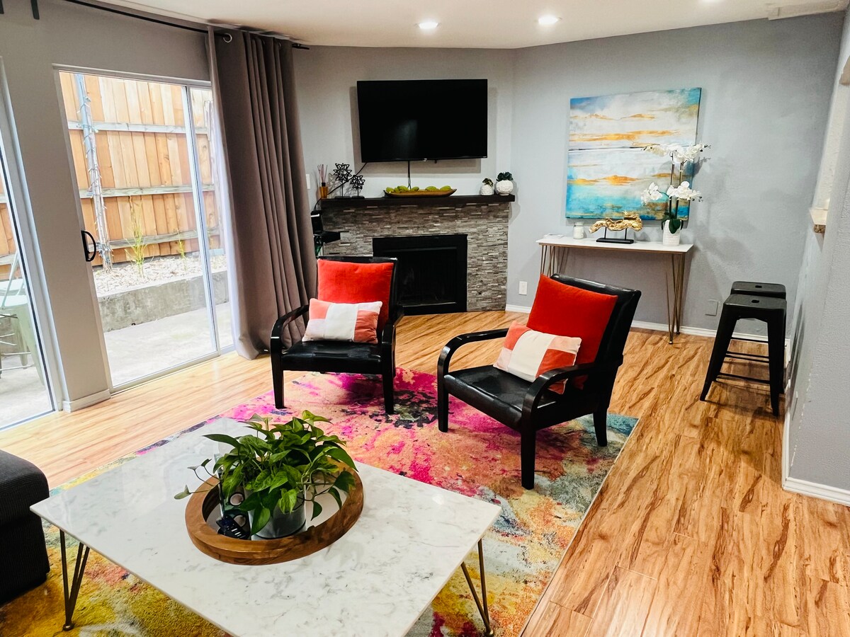 Uptown/Katy Trail Chic & Central with Patio! — photo 2