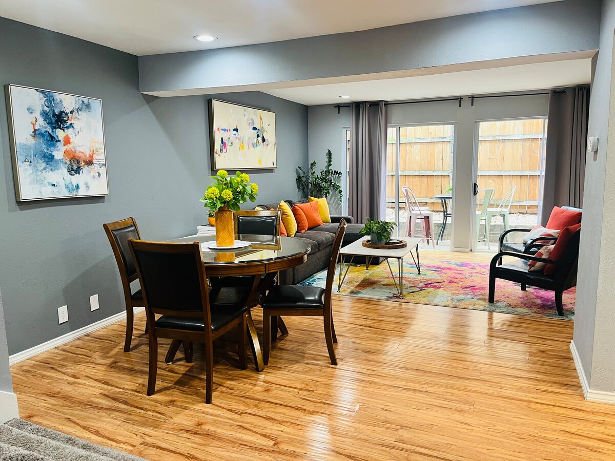 Uptown/Katy Trail Chic & Central with Patio! — photo 5