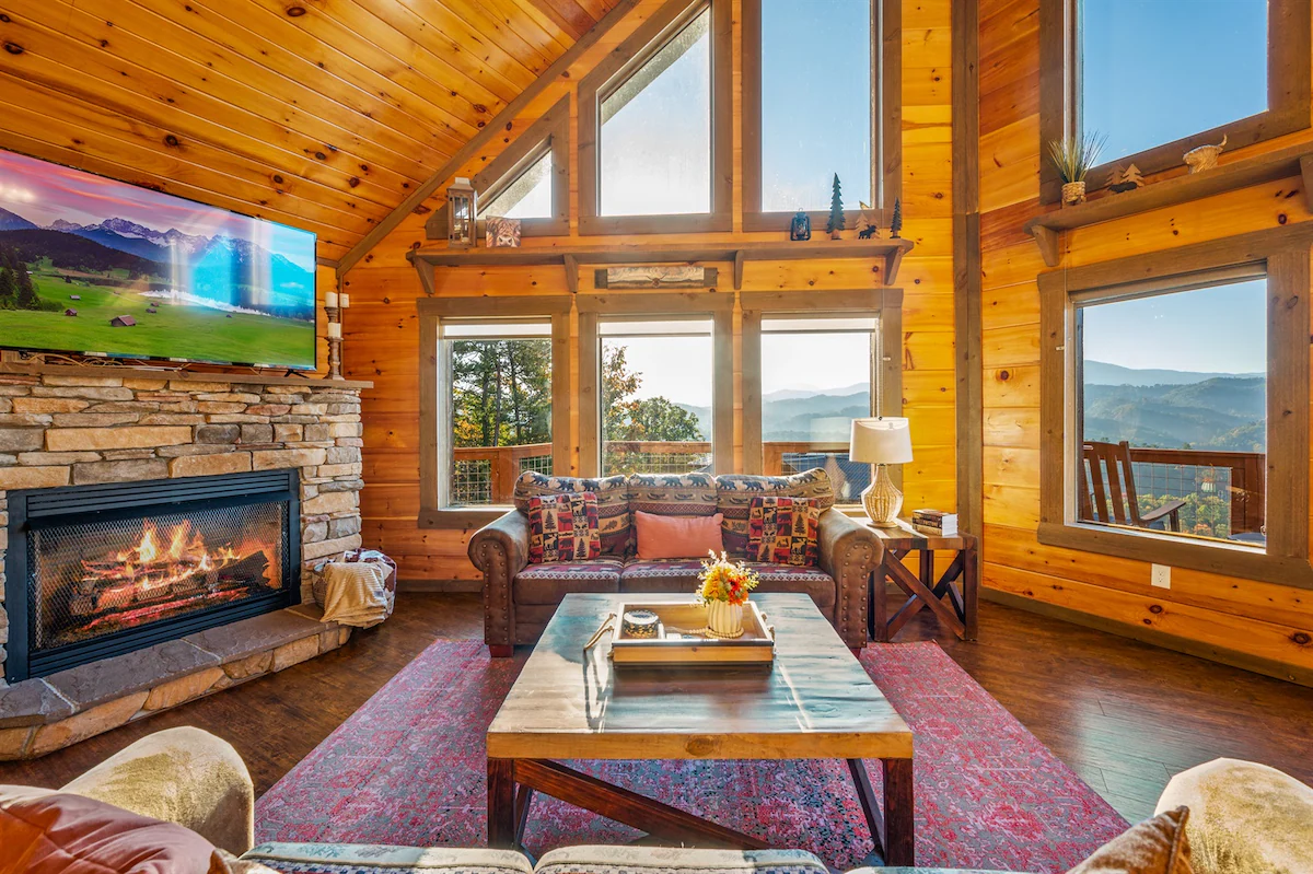 Heated Pool · Mtn View · Hot Tub · Games · Pets — photo 3