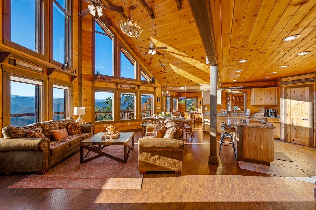 Heated Pool · Mtn View · Hot Tub · Games · Pets — photo 4