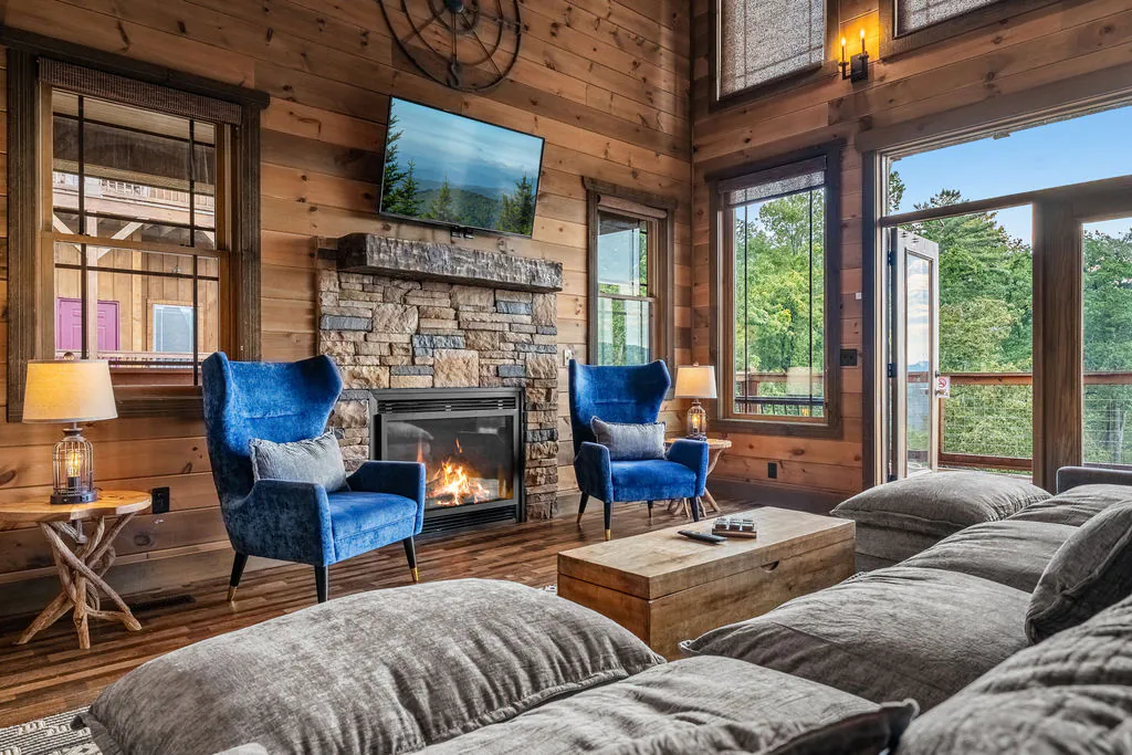 Epic Mountain Views, Family Cabin, Theater & Pool — photo 4