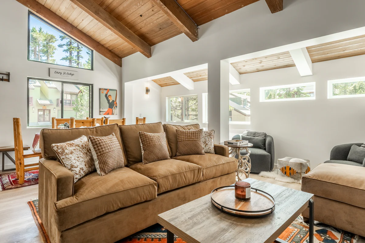 Newly Remodeled Walk to Ski Condo 615 — photo 4
