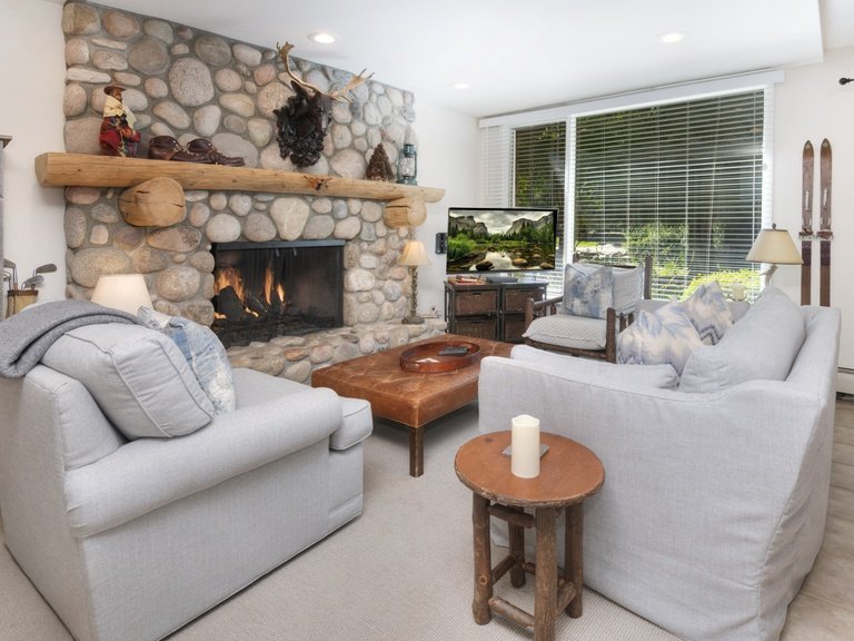Vail Village Premium 2BR Condo — photo 2