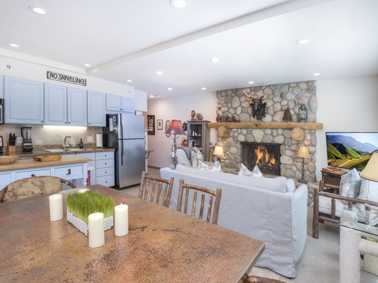 Vail Village Premium 2BR Condo — photo 3