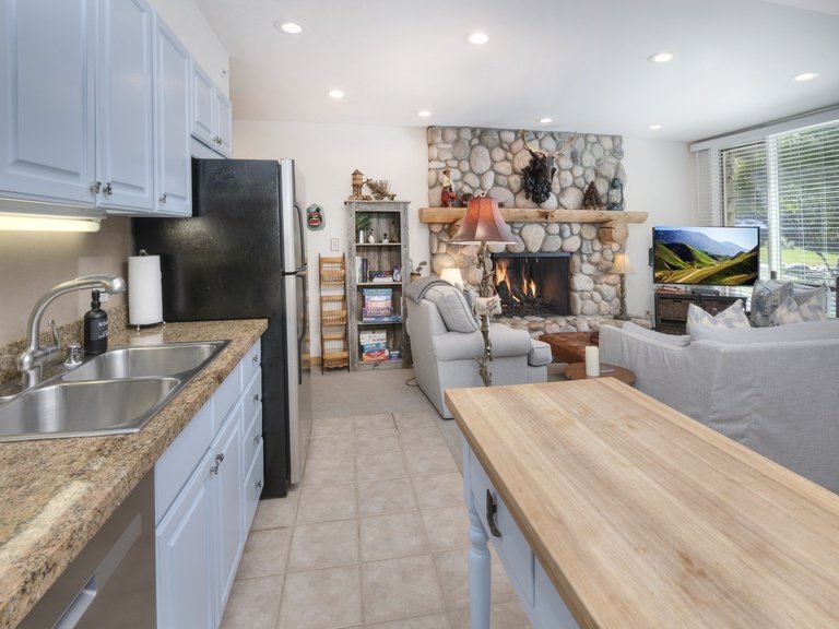 Vail Village Premium 2BR Condo — photo 4