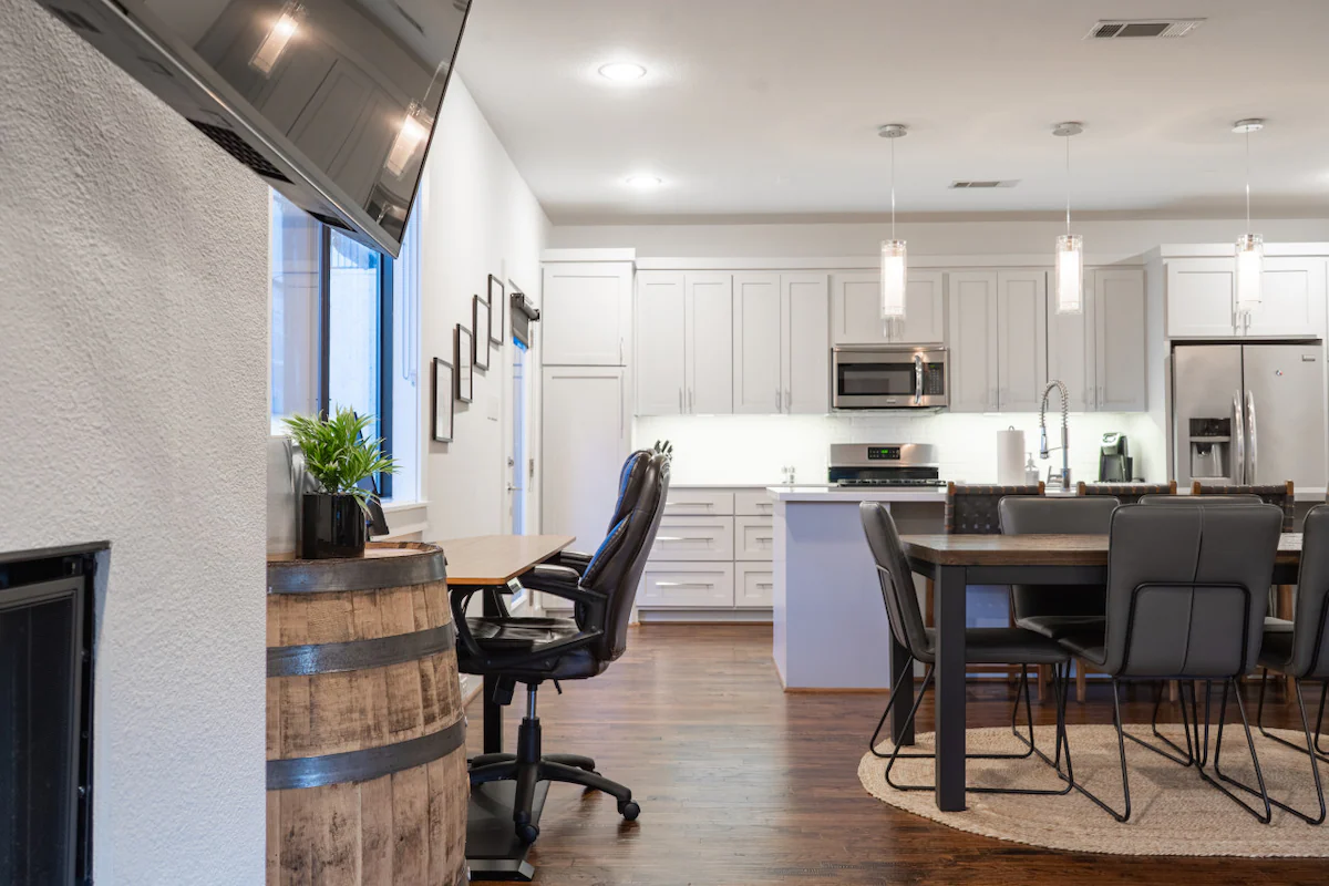 Lower Greenville Gem - Walking Distance! — photo 4