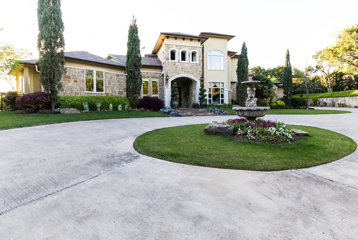 Mini Mansion in Dallas Hill Country — photo 2