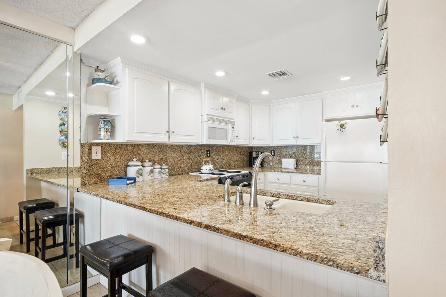 Gulfside Gem 144-Gulf Views-Sleeps 6 — photo 2