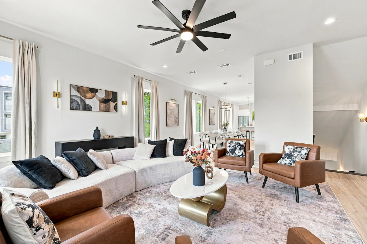 Luxe Dallas Home w/ Rooftop, Hot Tub, Yard & Views — photo 2