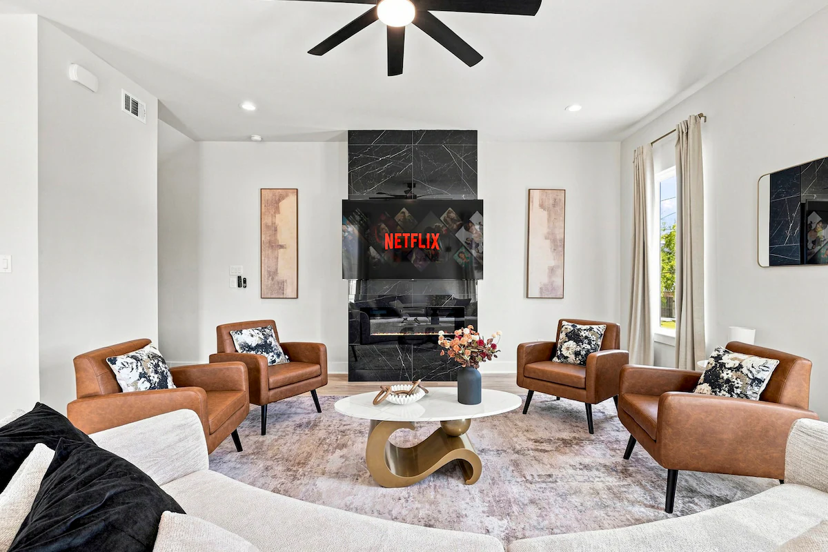 Luxe Dallas Home w/ Rooftop, Hot Tub, Yard & Views — photo 3
