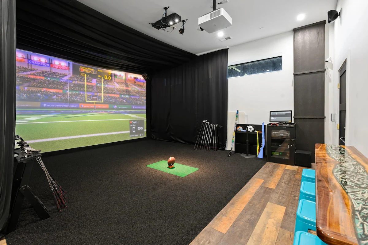 Higher Power:6BR/Indoor Pool/Golf Simulator/Views — photo 4