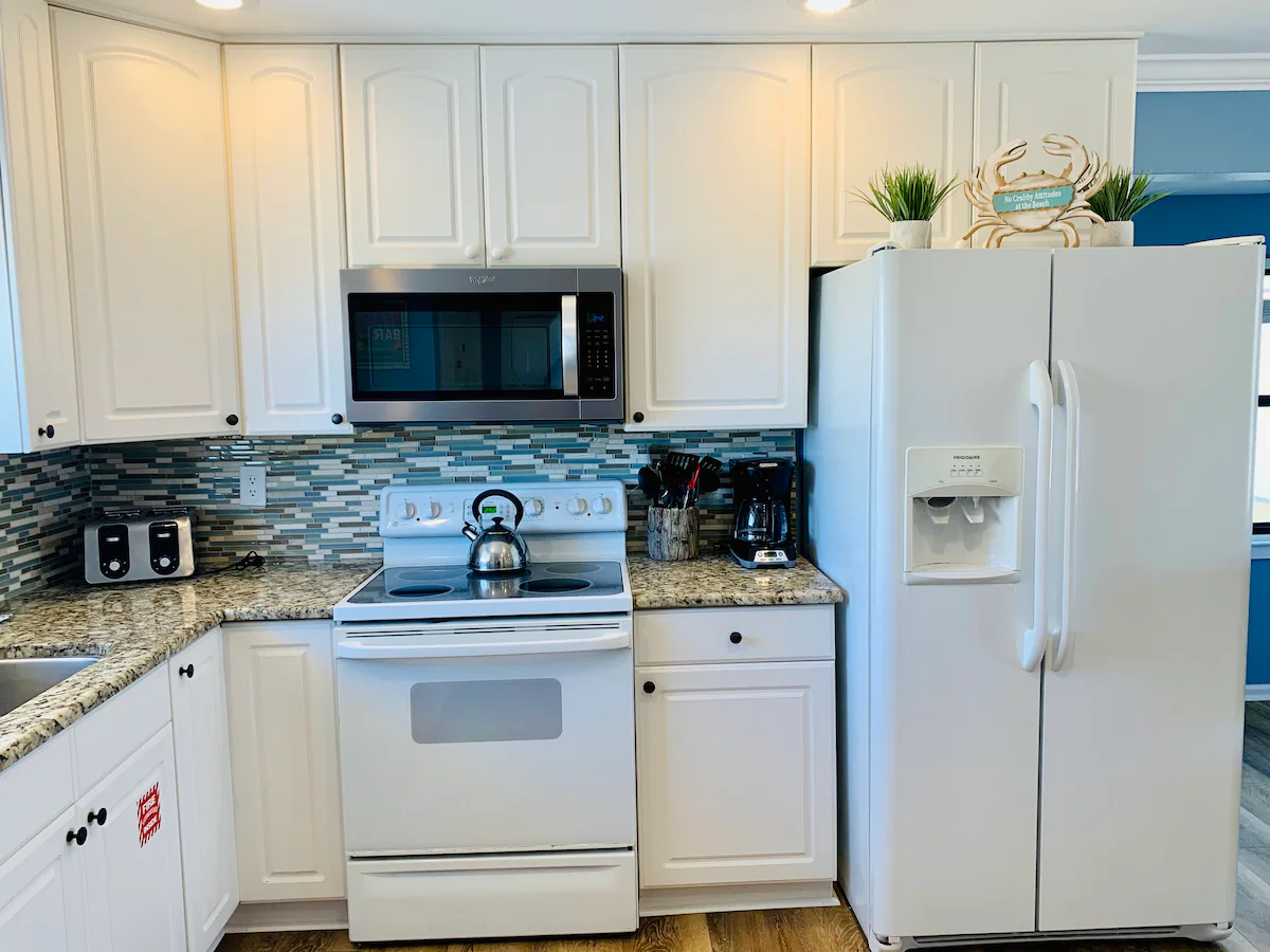 Beachside 2BR | Free Beach Service & Sunset Views — photo 4