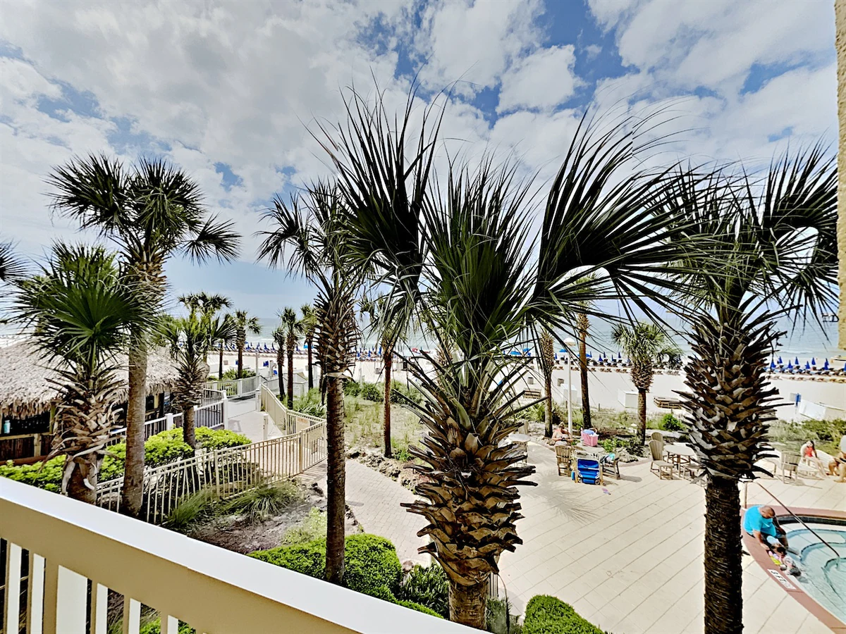 Beachfront • 2 King Primary Suites • Walk to Pier — photo 3