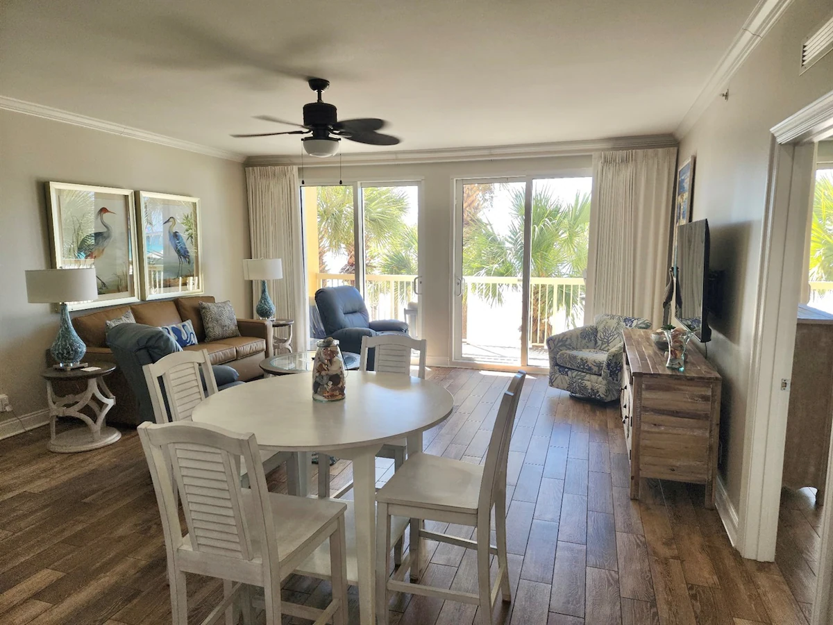 Beachfront • 2 King Primary Suites • Walk to Pier — photo 4