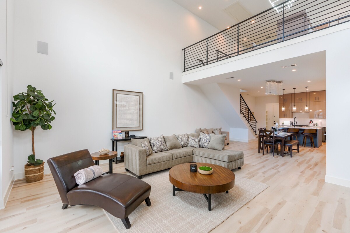 Modern Design 3BR +2 Living Rooms + High Ceilings — photo 3