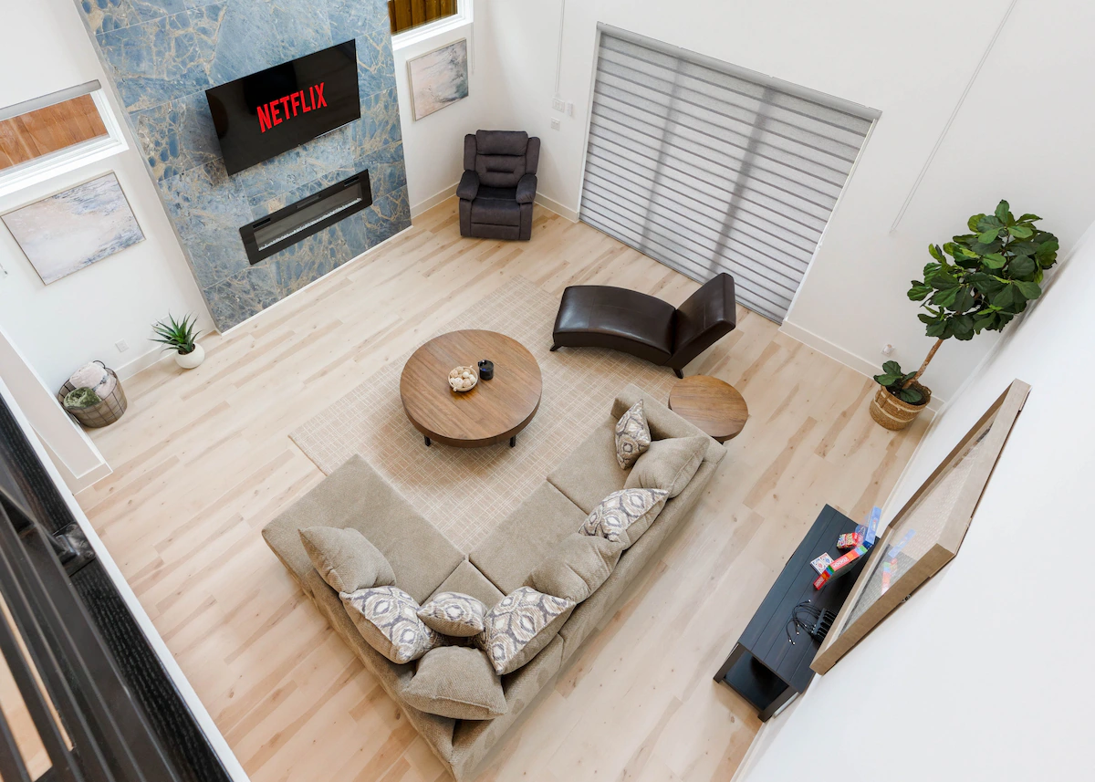 Modern Design 3BR +2 Living Rooms + High Ceilings — photo 5
