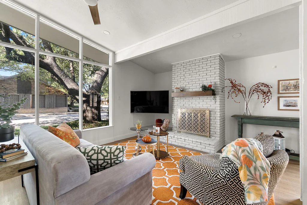 Centrally located 3 bedroom luxury retreat — photo 2