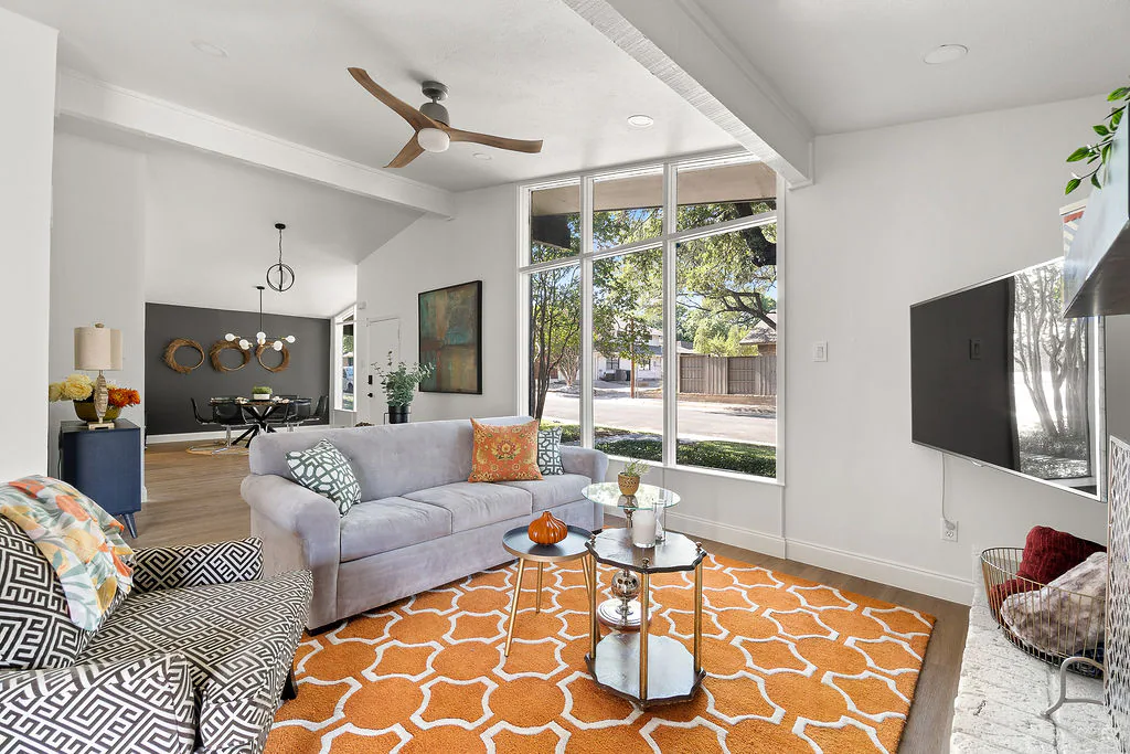 Centrally located 3 bedroom luxury retreat — photo 3