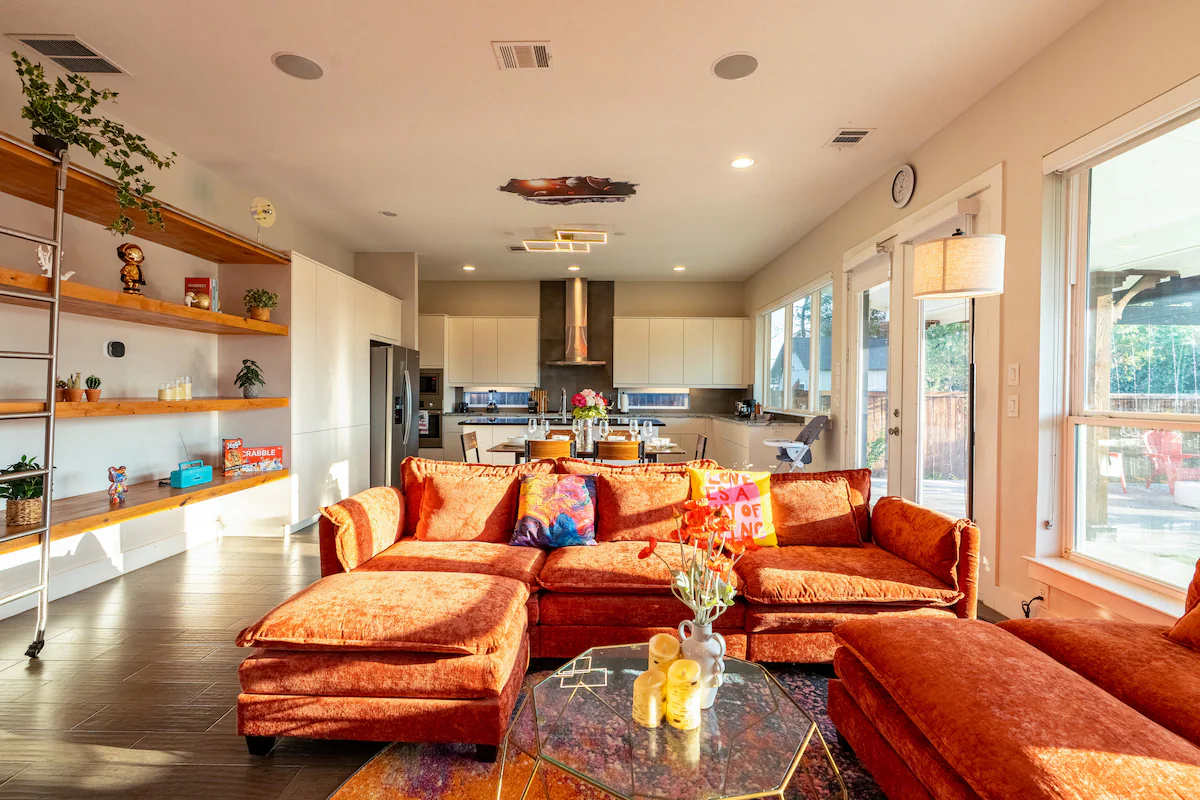 Home in Dallas · ★4.69 · 3 bedrooms · 6 beds · 2.5 private baths — photo 3