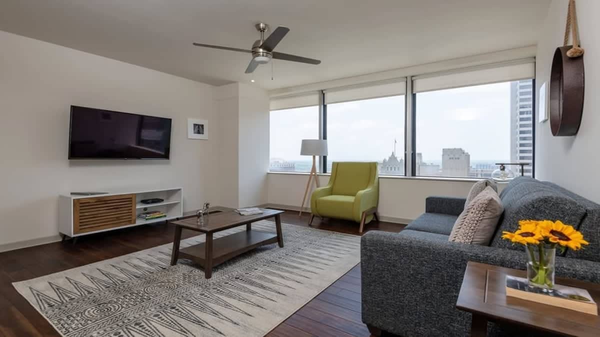 Spacious CozySuites at LTV 2BR with Pool, Gym — photo 2