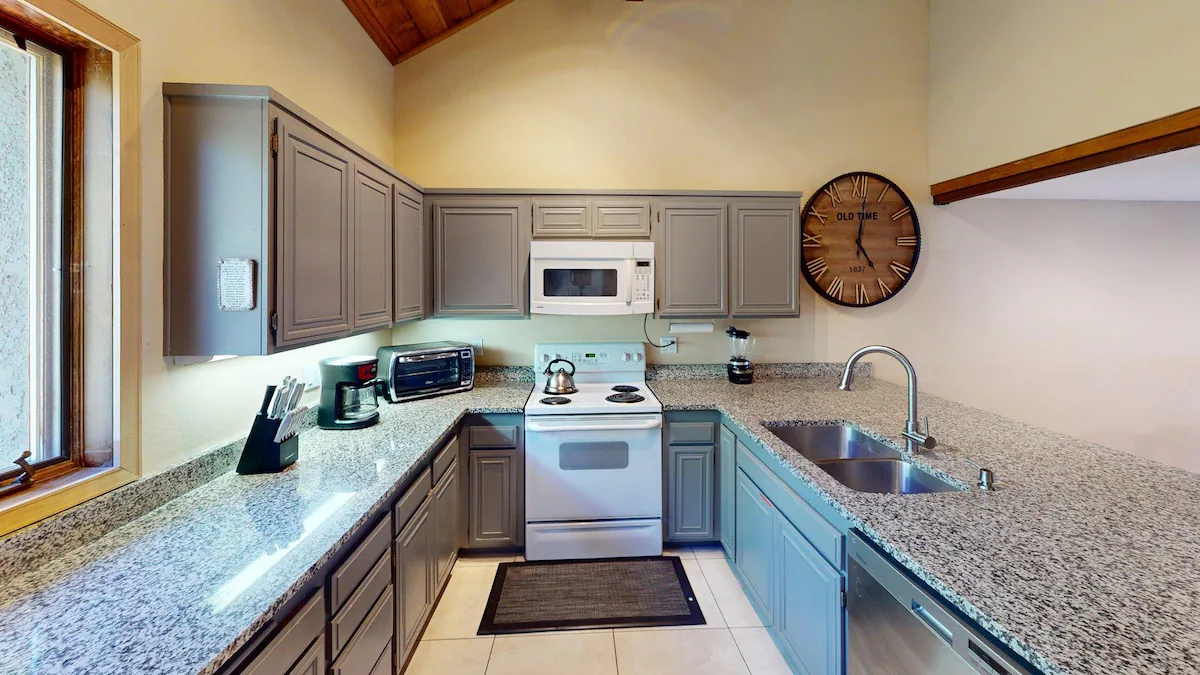 Snowcreek Resort Vacation Rental 480 — photo 5