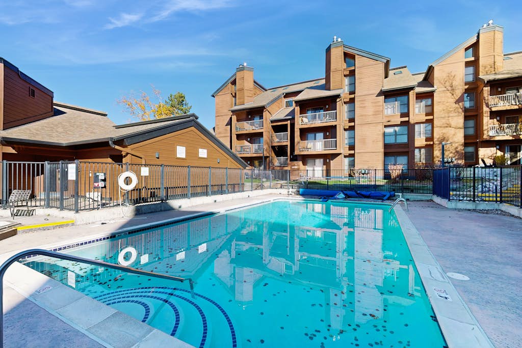 Timber Run 113 -  Warm 2BR Condo | Balcony | Pool — photo 2