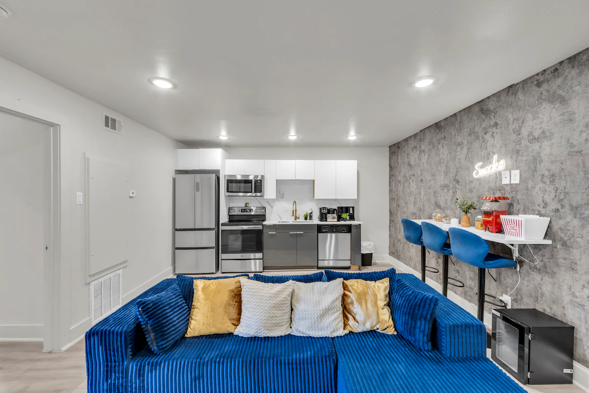 Renovated 2BR | Sleeps 6 | Walk to Deep Ellum/DT — photo 2