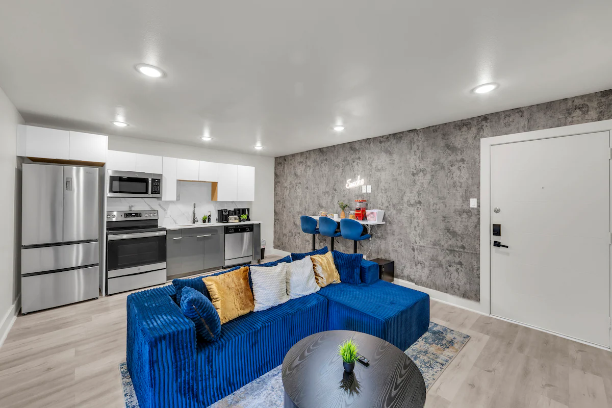 Renovated 2BR | Sleeps 6 | Walk to Deep Ellum/DT — photo 3