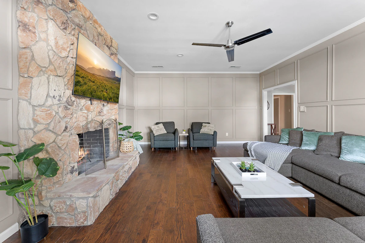 Luxury Home Sleeps 20 with Heated Pool & Billiard — photo 5