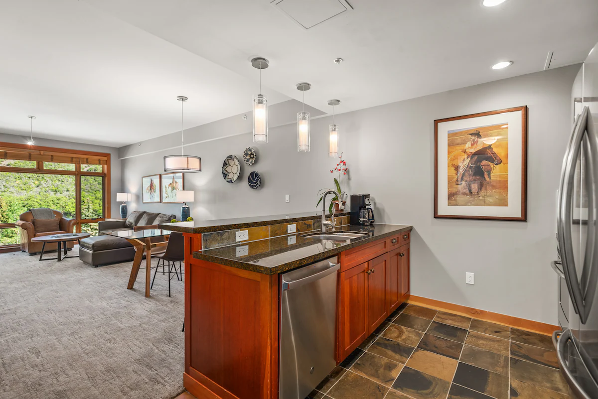 The Ember Edge | Capitol Peak Lodge #3309 — photo 4