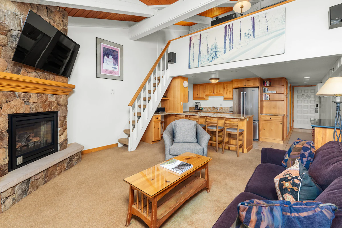 Crestwood 2303 Deluxe 1 Bedroom Plus Loft — photo 3