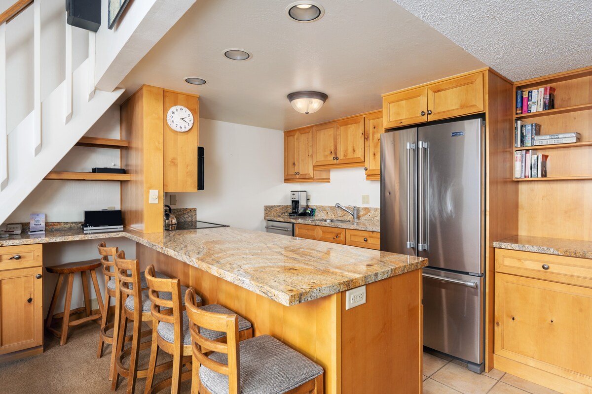 Crestwood 2303 Deluxe 1 Bedroom Plus Loft — photo 5