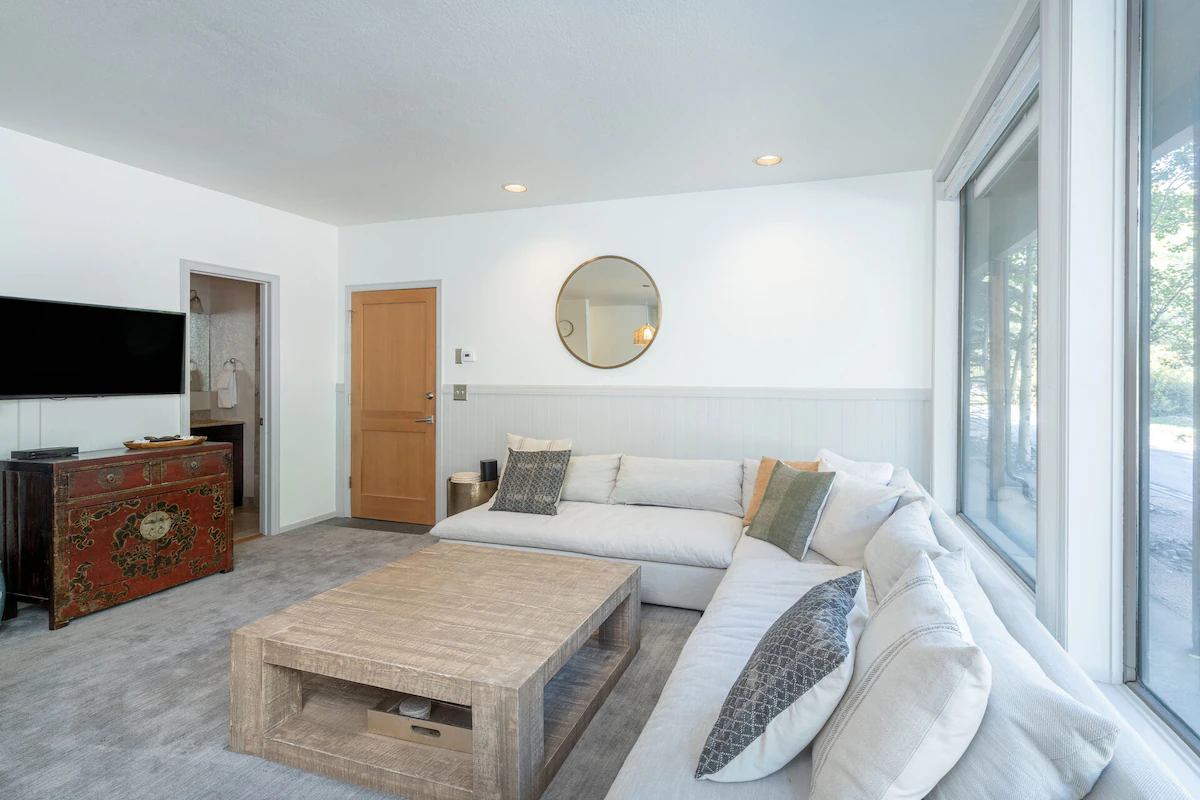 Spacious 3BR condo steps to the Lift 7 Chairlift — photo 2