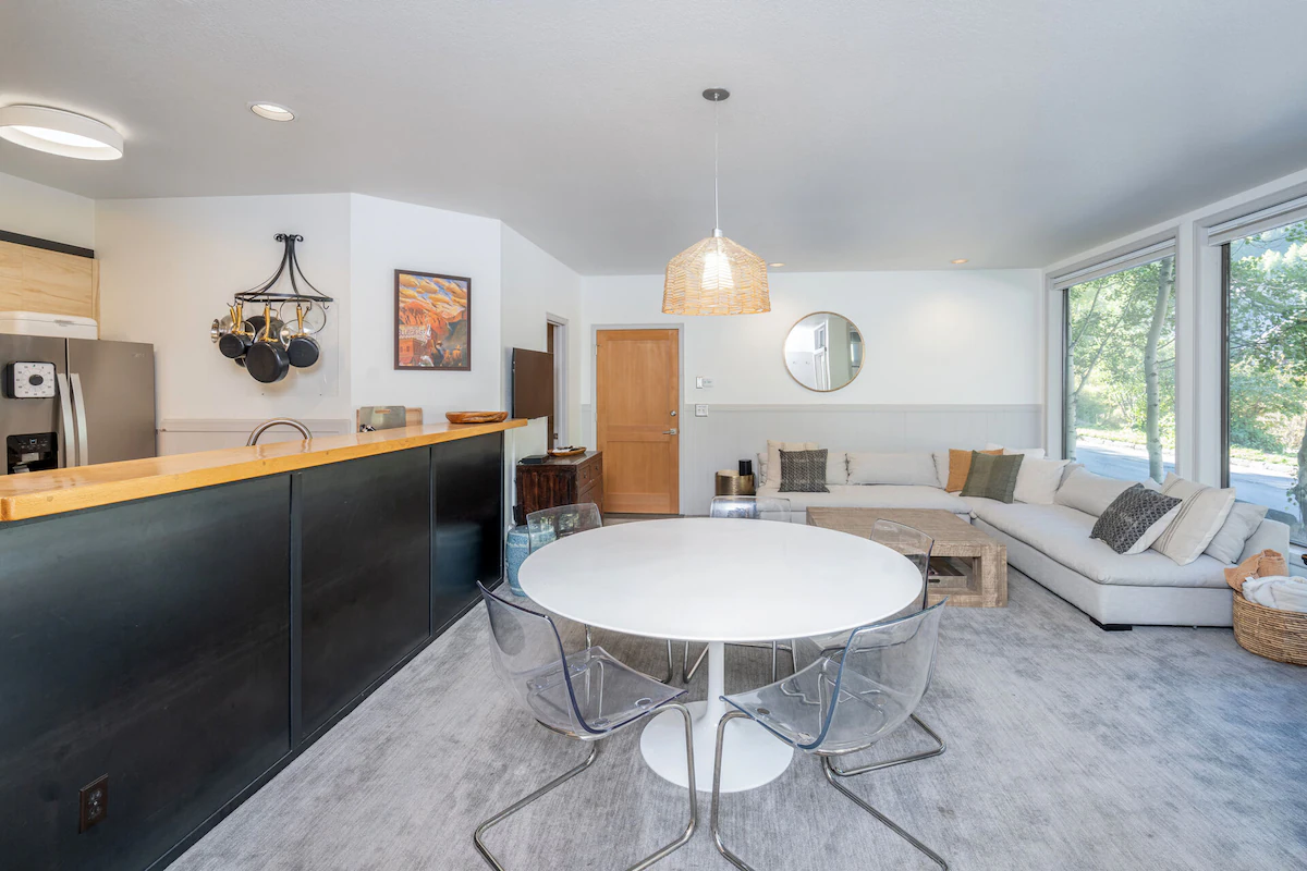 Spacious 3BR condo steps to the Lift 7 Chairlift — photo 3