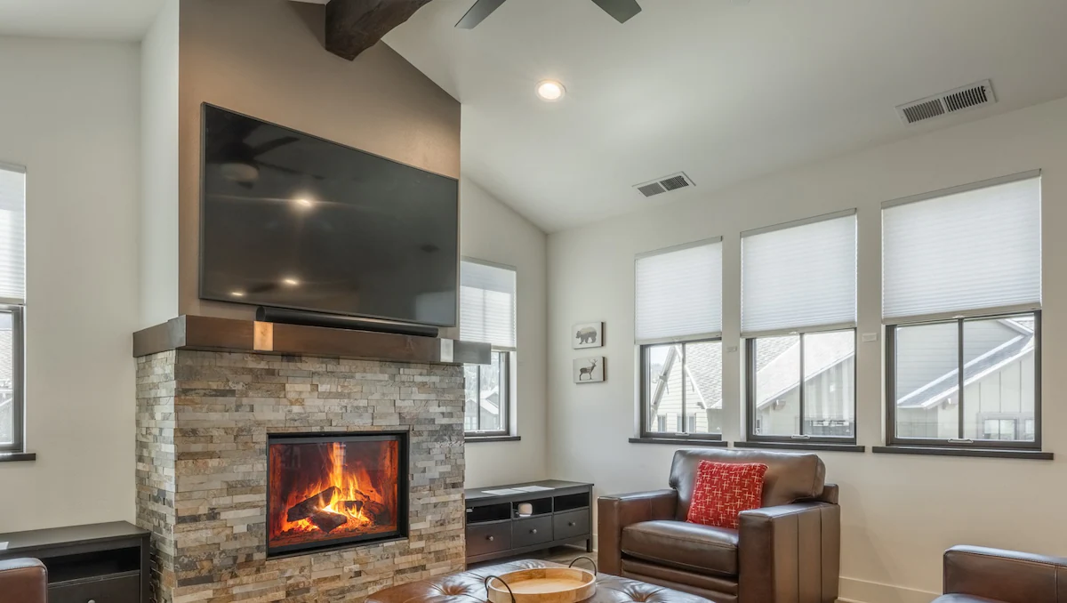 Luxurious New Build w/ Mountain Views - 519 — photo 2