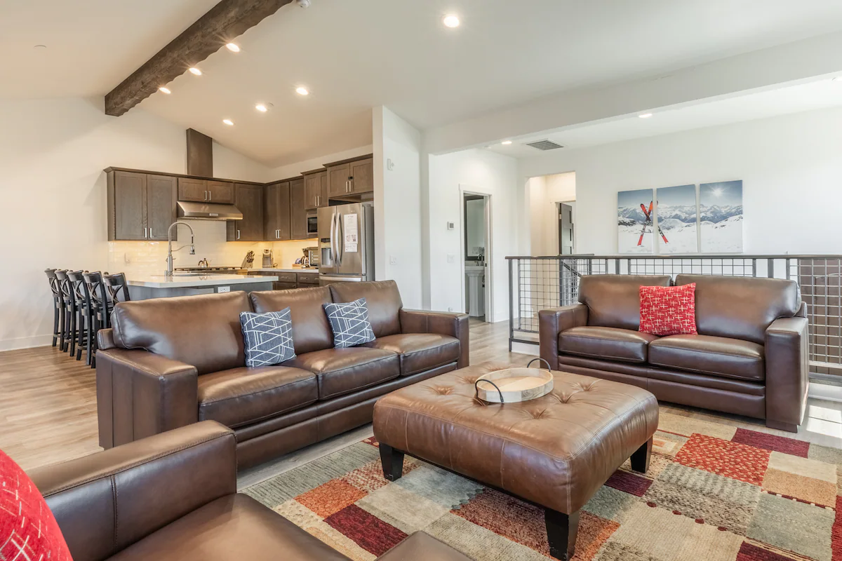 Luxurious New Build w/ Mountain Views - 519 — photo 3