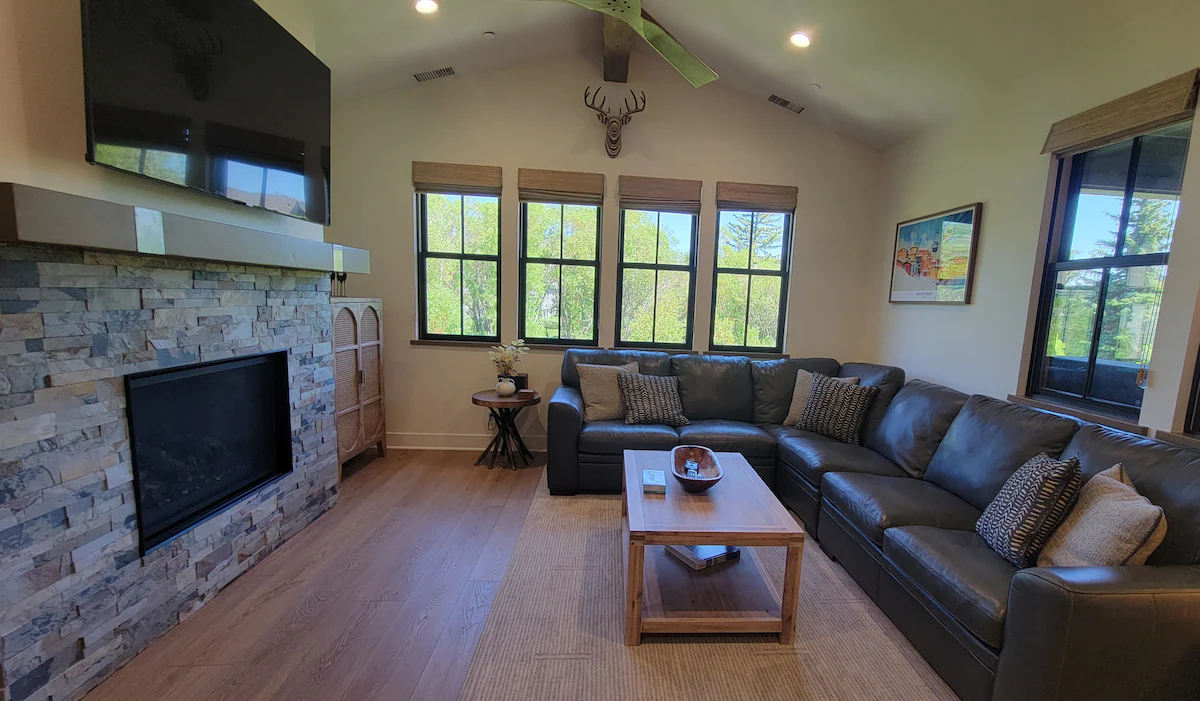 Snowcreek Resort Vacation Rental 1601 — photo 4