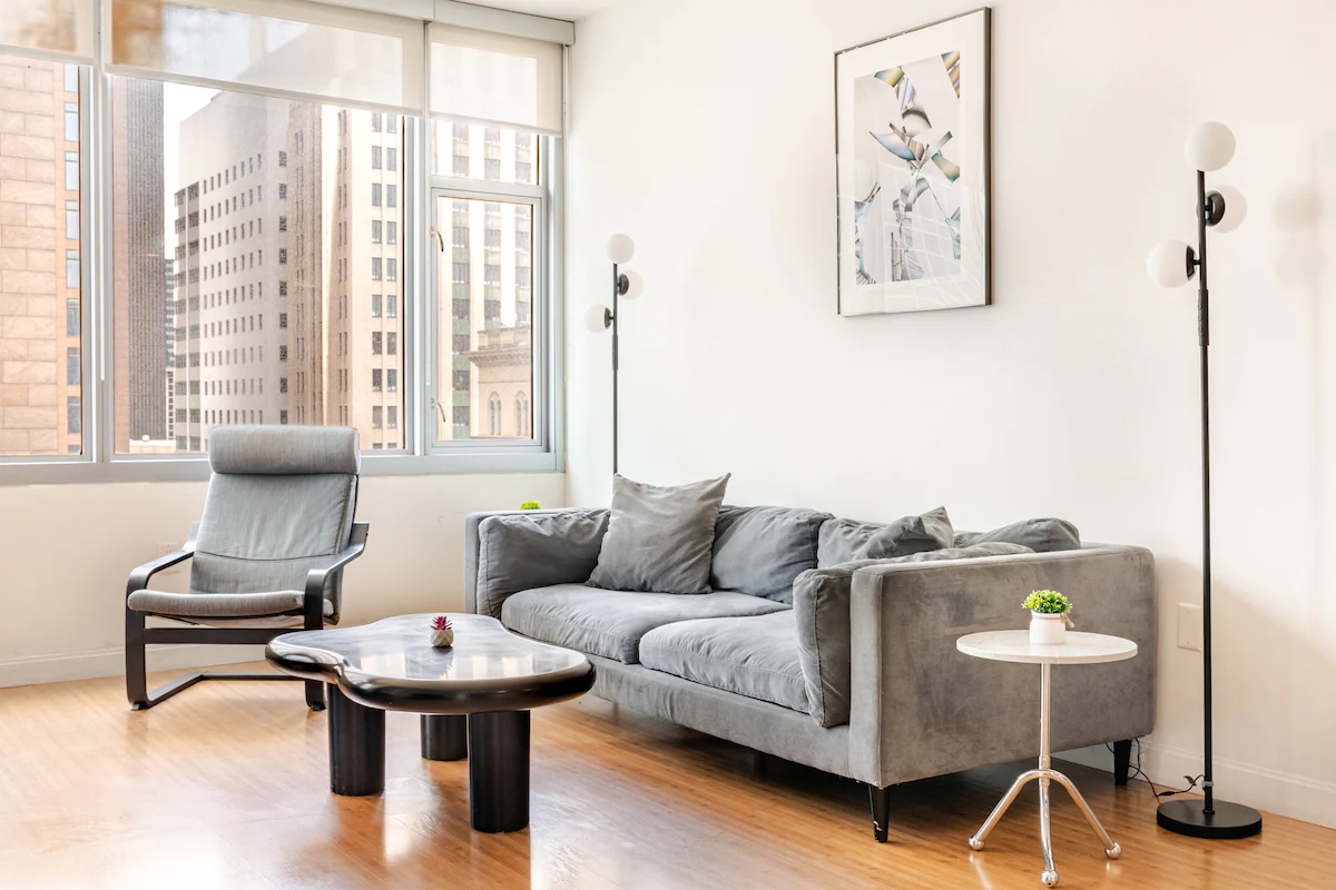 High-Rise Suite | City View Balcony with Amenities — photo 3