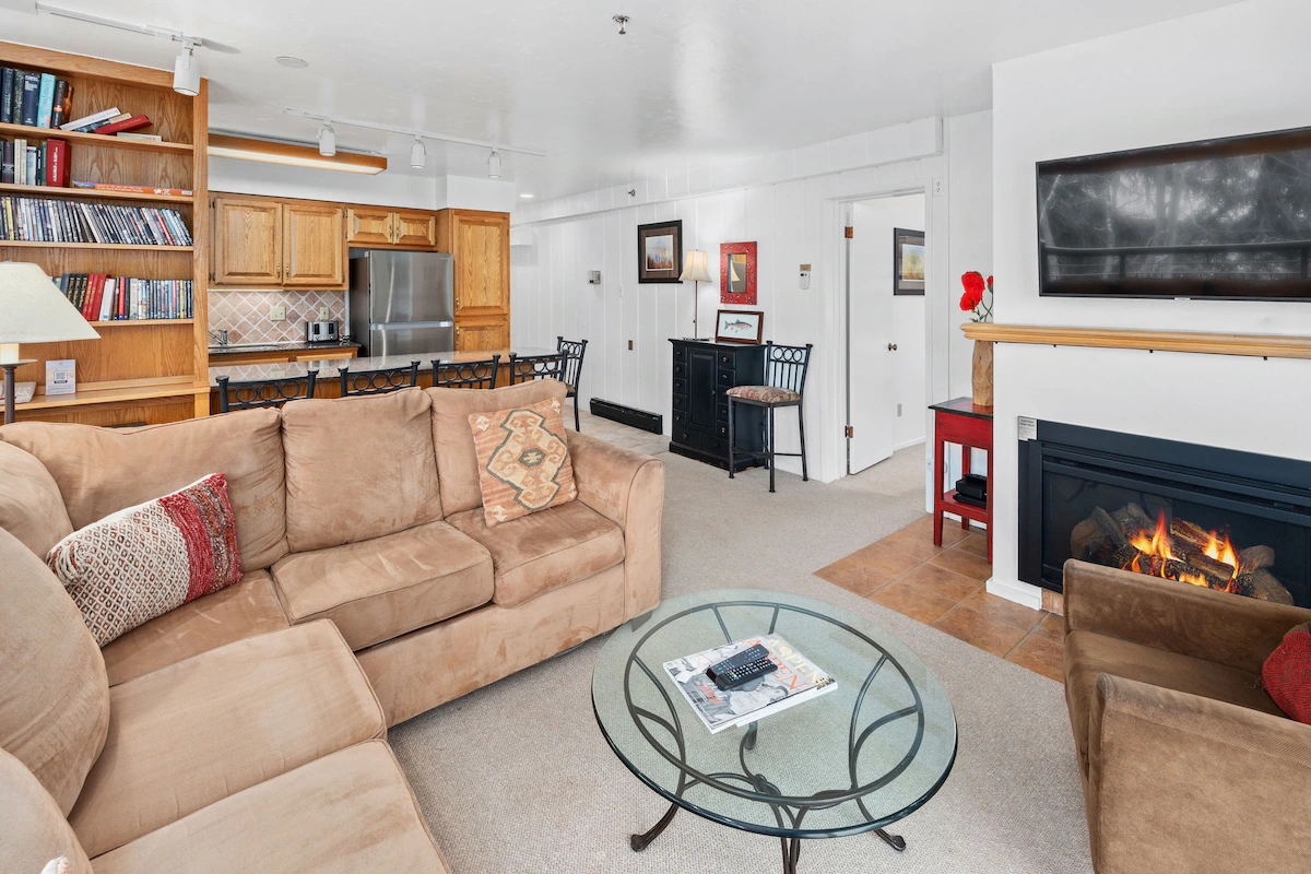 Crestwood 3203 Standard 2 Bedroom — photo 3