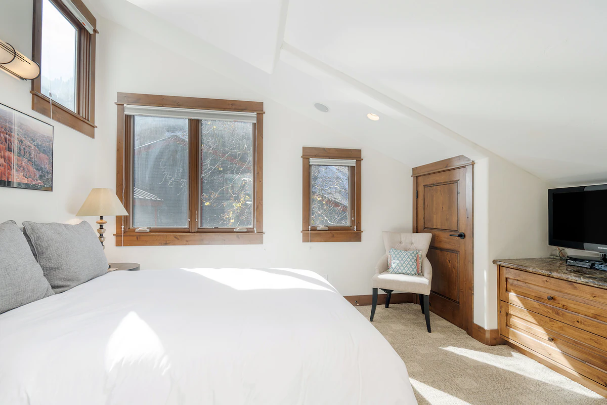 Fireside Hideaway | 1BR Near Lift 7 — photo 4