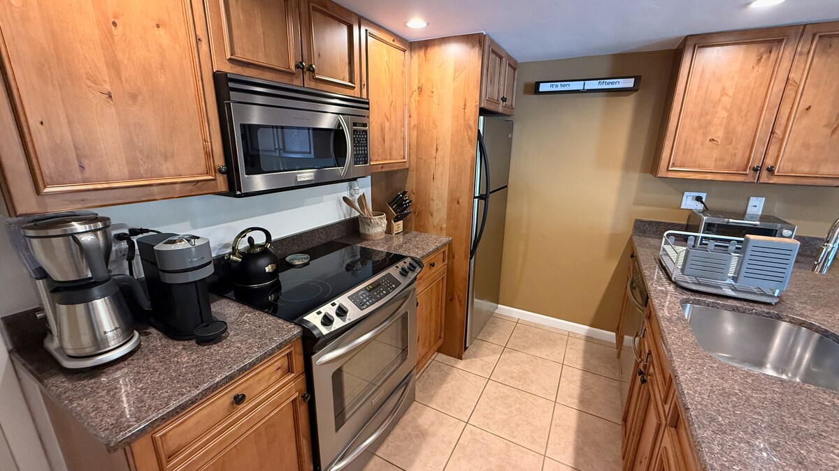 Pet Friendly - Vail Mtn Views in Updated Condo — photo 3