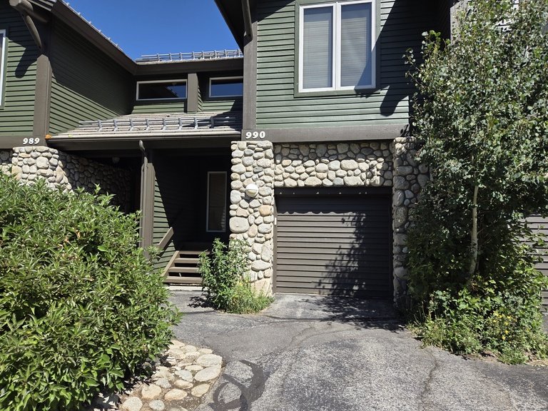 Snowcreek Resort Vacation Rental 990 — photo 3