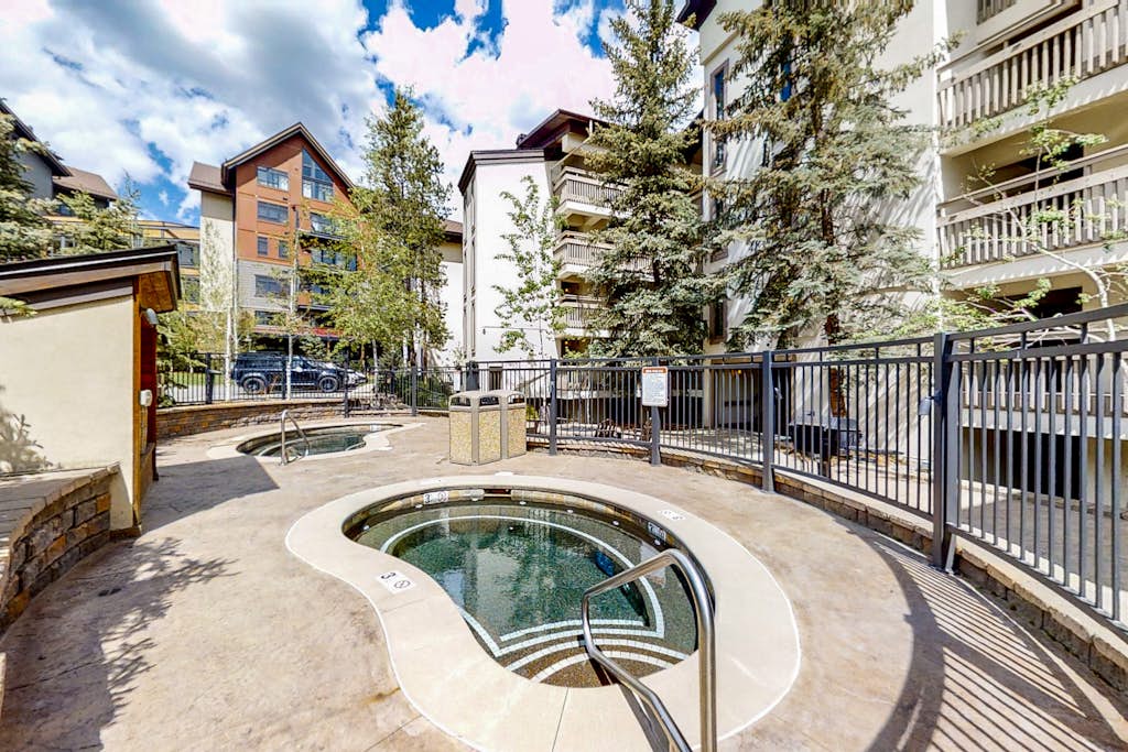 Dulany 303-Bright 2BR Valleyview — photo 3