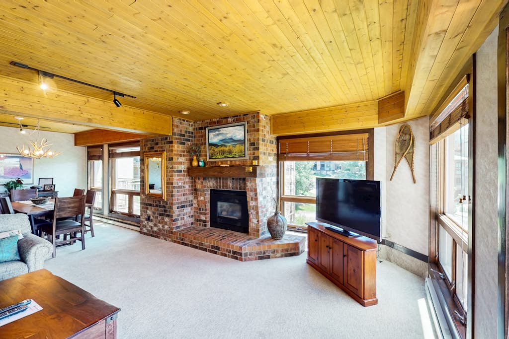 Dulany 303-Bright 2BR Valleyview — photo 5