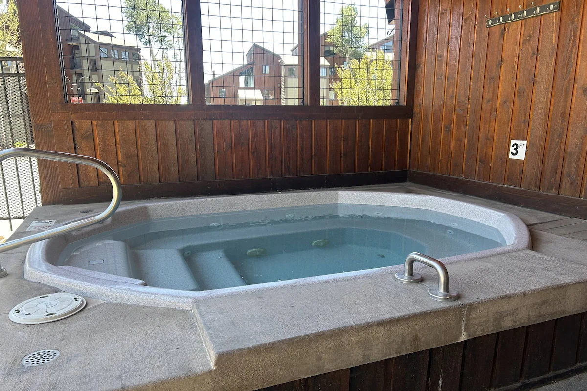 Steps to Hike/Free Town Bus-Pool-Hot Tub-Grill-W/D — photo 4