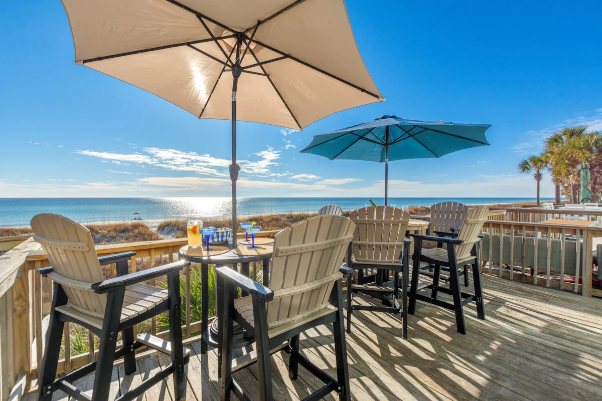 Beachfront, Pool, Amazing Views, and Sleeps 14 — photo 3